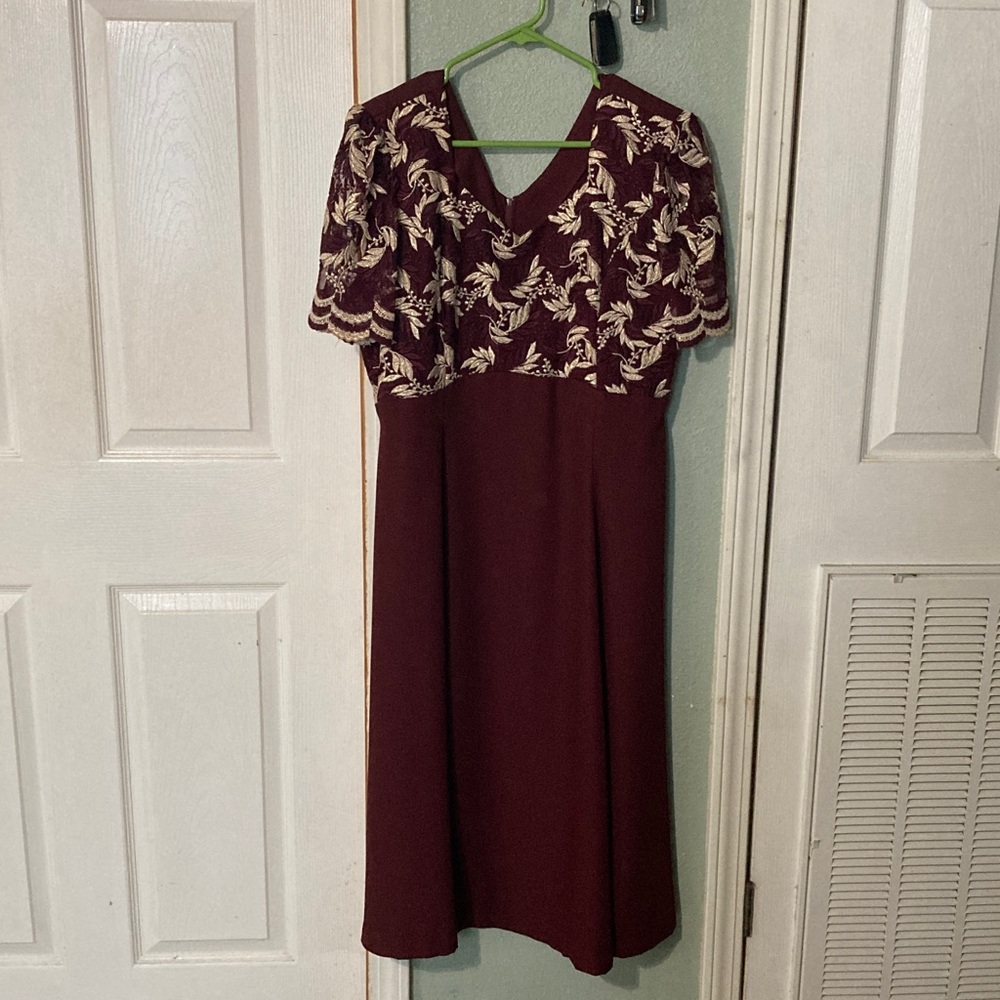 Elegant Burgundy Dress with Leaf Embroidery